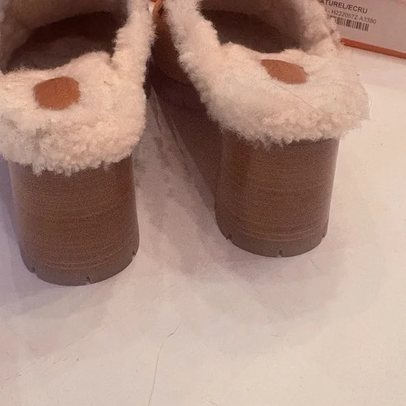 Authentic Hermes Cognac coloured sherling mules - Picture 6 of 8